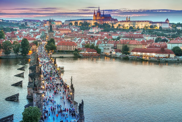 1.⁢ Exploring the Majestic Prague Castle: A Nighttime ⁣Spectacle